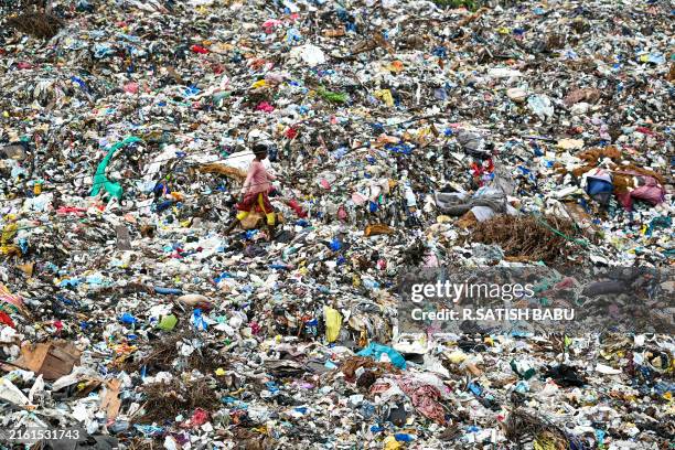Garbage Rag Tank 50 Rag Disposal Stock Photos, High-Res Pictures, and Images - Getty Images