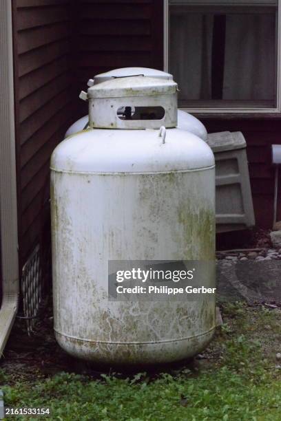 propane tank - tanque de la gasolina fotografías e imágenes de stock
