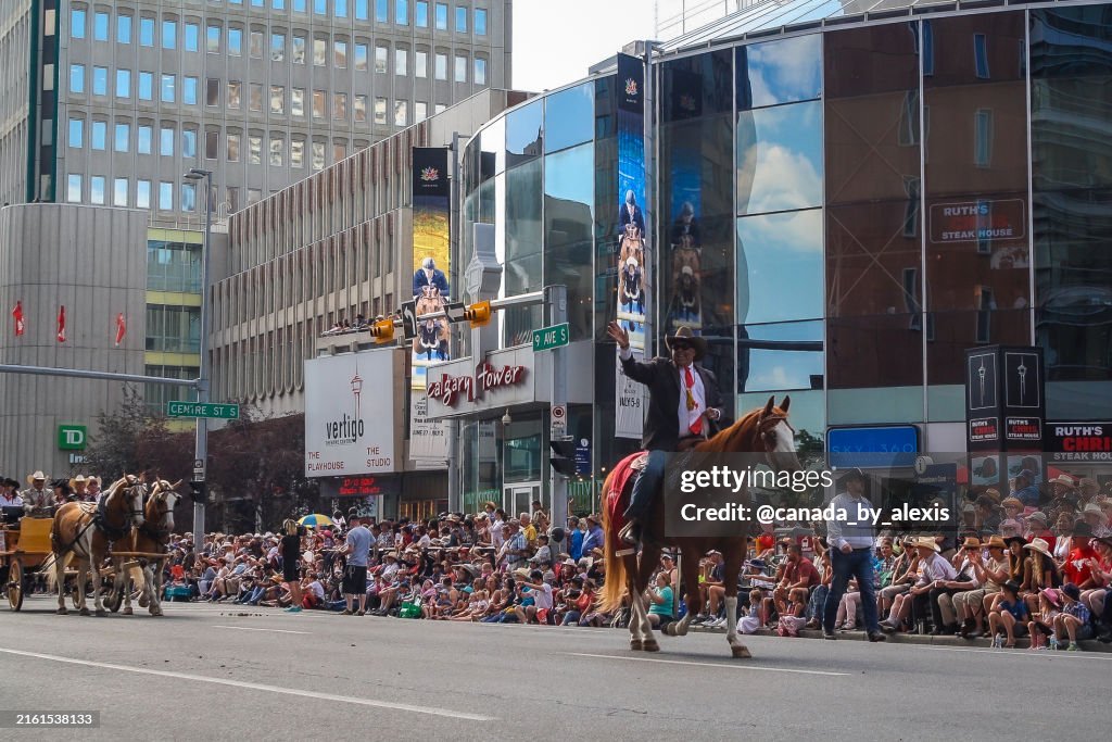 カルガリースタンピードパレードでのナヒード・ネンシ