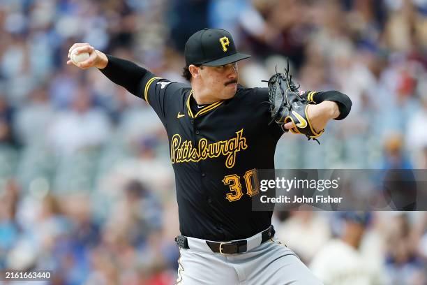 Paul Skenes of the Pittsburgh Pirates throws a pitch in the first inning \amb at American Family Field on July 11, 2024 in Milwaukee, Wisconsin.