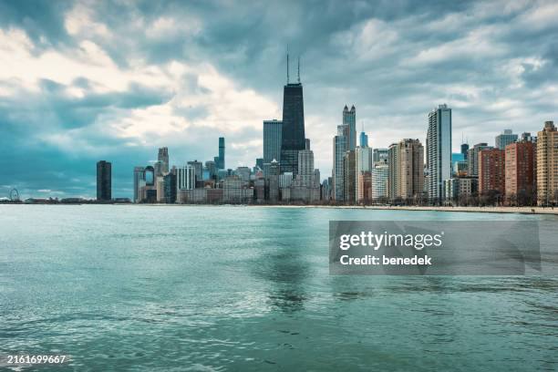 chicago illinois skyline usa - lake michigan stock pictures, royalty-free photos & images
