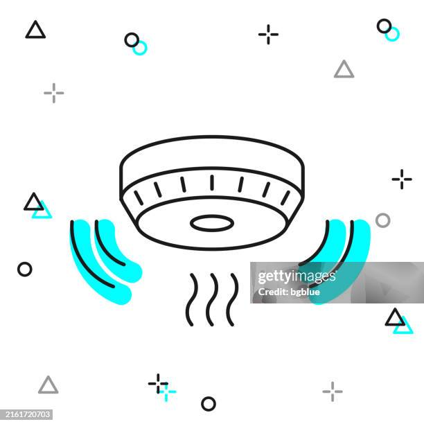 ilustraciones, imágenes clip art, dibujos animados e iconos de stock de detector de humo. icono de línea sobre fondo blanco - smoke-detector-with-smoke