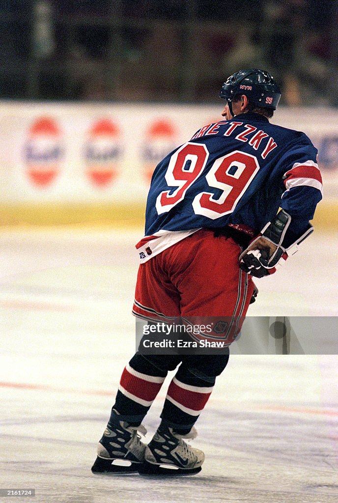 Wayne Gretzky plays in his final career game