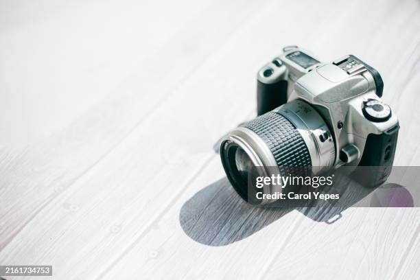 digital slr camera - spiegelreflexkamera stock-fotos und bilder
