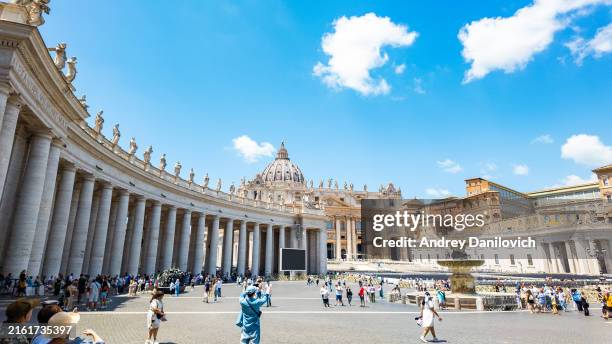 st. peter's square colonnade and basilica in vatican city. - pilgrim stock pictures, royalty-free photos & images
