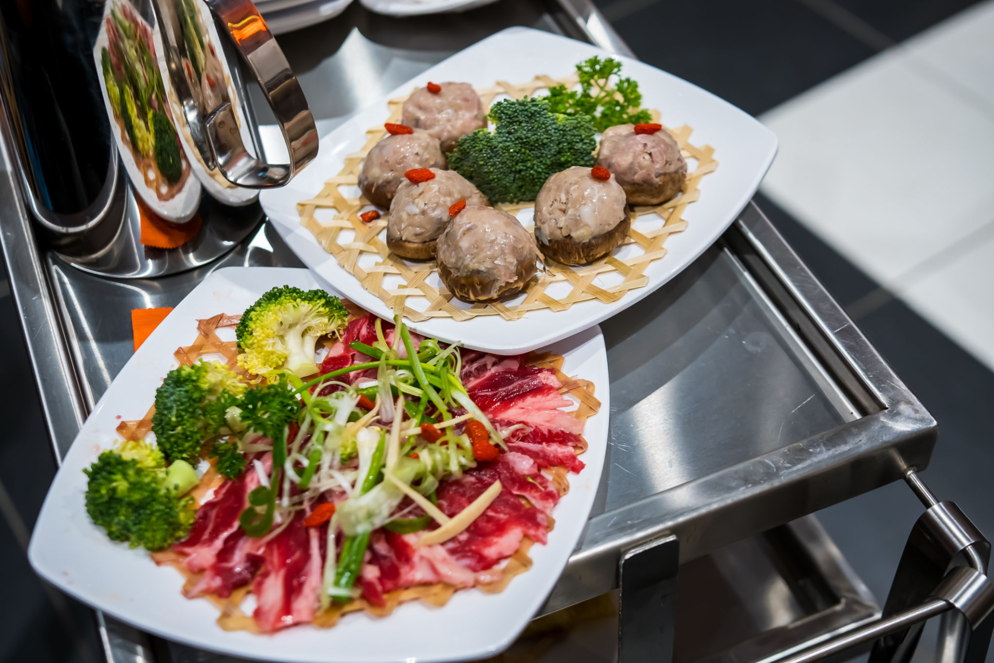 Steamed food in water bath, a new form of cooking in Vietnam. Brings little health benefits and is delicious Steamed food in water bath, a new form of cooking in Vietnam. Brings little health benefits and is delicious