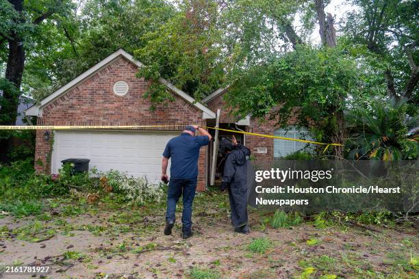 Rodney Suarez 1,356 Office Fire Damage Stock Photos, High-Res Pictures, and Images ...