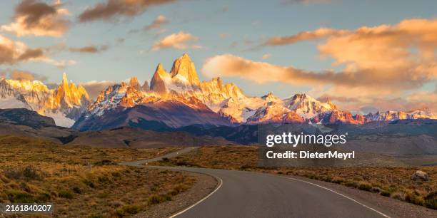carretera a fitz roy – sierra nevada – el chaltén, patagonia - monte fitz roy fotografías e imágenes de stock