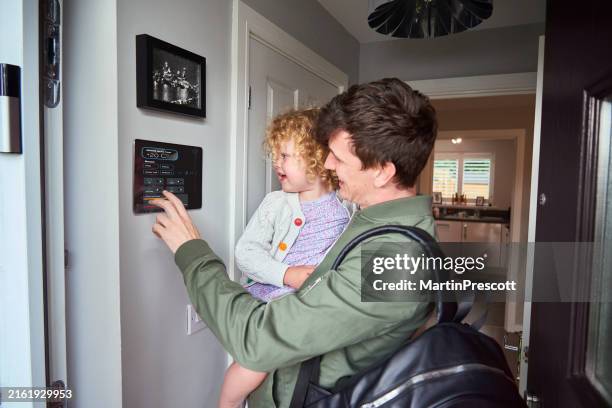 smart-home-einstellungen - smart home stock-fotos und bilder