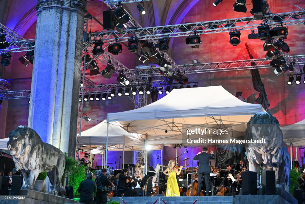 "Klassik Am Odeonsplatz" Mercedes-Benz Reception In Munich