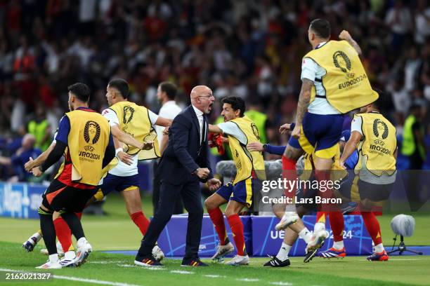 Luis de la Fuente, Head Coach of Spain, celebrates after Nico Williams of Spain scores his team's first goal during the UEFA EURO 2024 final match...