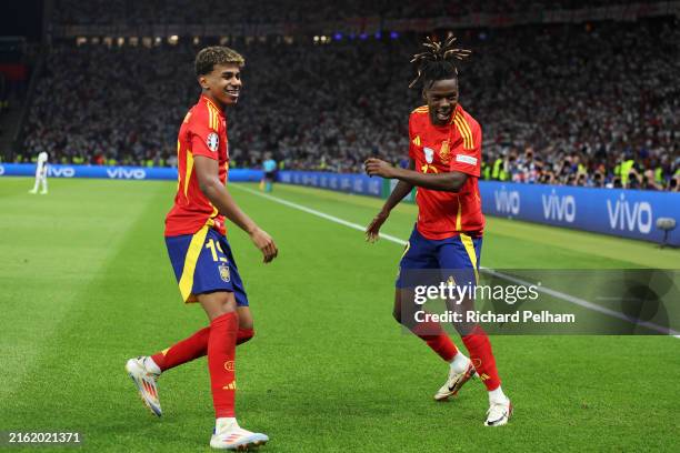 Nico Williams of Spain celebrates scoring his team's first goal with teammate Lamine Yamal during the UEFA EURO 2024 final match between Spain and...