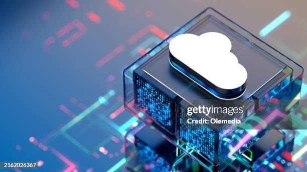 cloud computing sign - digital technology data concept on cpu. - netwerkserver stockfoto's en -beelden