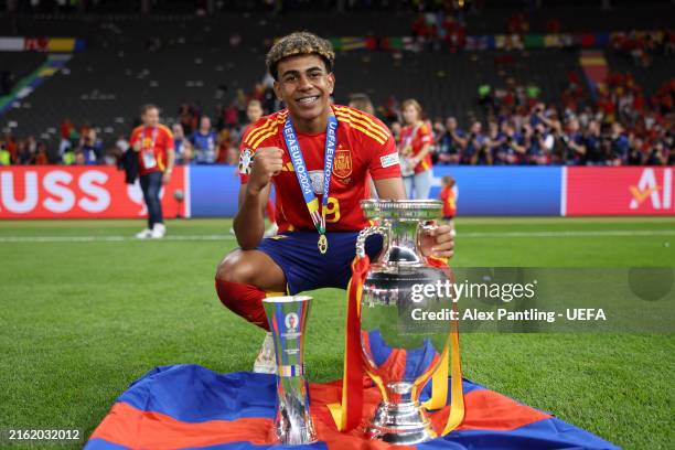25,315 Lamine Yamal Photos & High Res Pictures - Getty Images