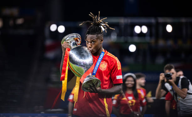 Nico Williams of Spain shows the winner´s trophy after the UEFA EURO 2024 final match between Spain and England at Olympiastadion on July 14, 2024 in...