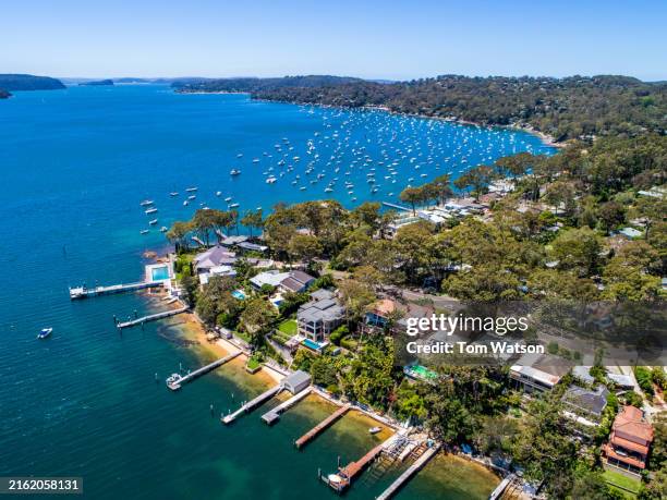 aerial view of waterfront homes and boats in sydney, new south wales - waterfront stock pictures, royalty-free photos & images