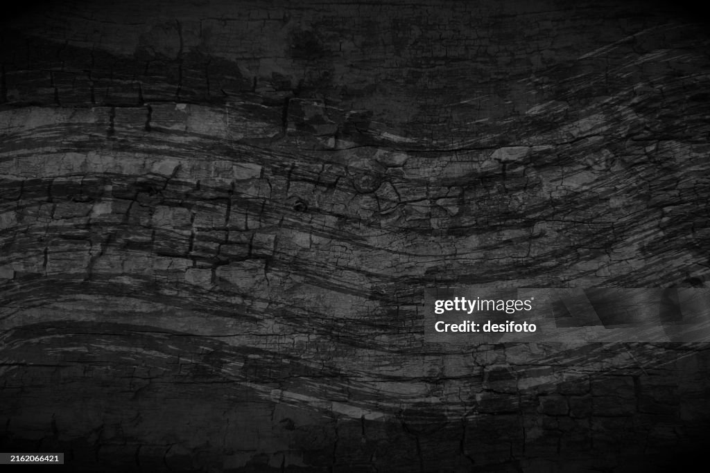 Textureffekt leer blank dunkelschwarz Farbverlauf zerkratzt zerknittert zerknittert abblätternd Holz oder bemalte Zementwand mit Spalten überall horizontale Vektor Hintergrund mit Kratzern, rau uneben rustikaler Grunge Rock Textur wellig oder Wellenmuste