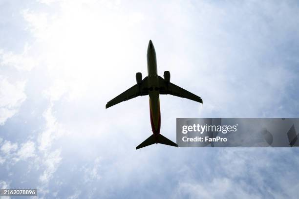 civilian plane taking off in the sun - civil imagens e fotografias de stock