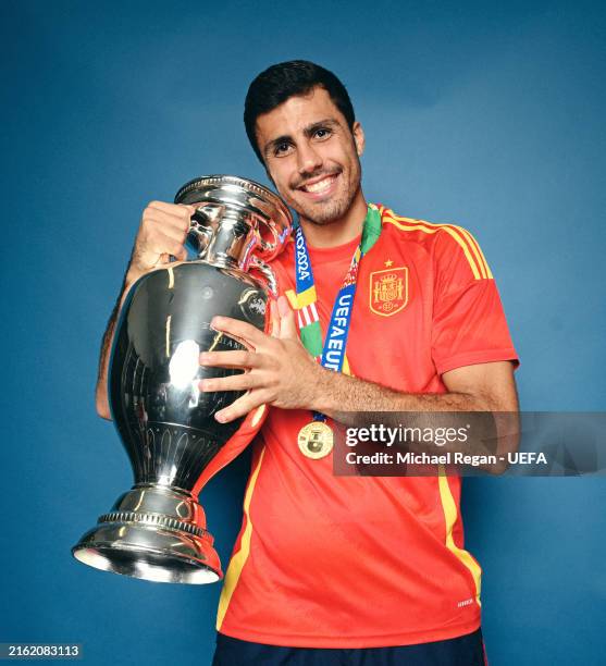 Rodri of Spain poses for a photo with the UEFA Euro 2024 Henri Delaunay Trophy during the UEFA EURO 2024 final match between Spain and England at...