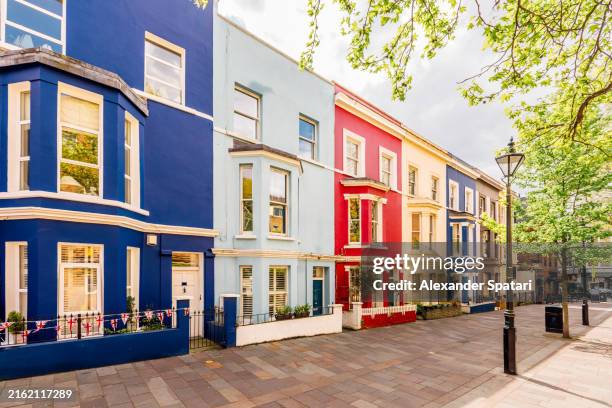 colorful vibrant townhouses in notting hill in summer, london, england, uk - notting hill photos et images de collection