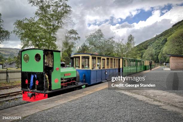 steam train llanberis - history and progress of the steam engine stock pictures, royalty-free photos & images