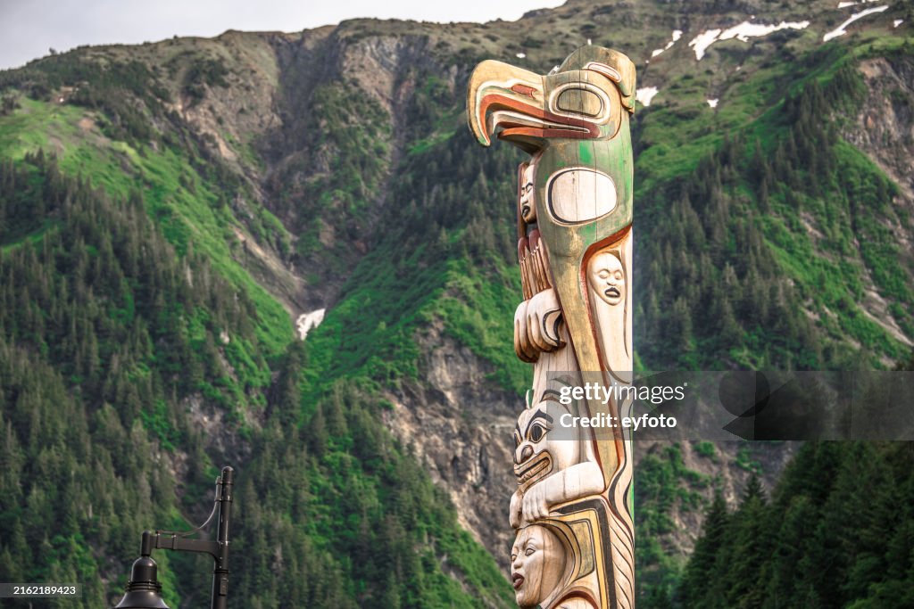 Totem Pole with mountains in the background