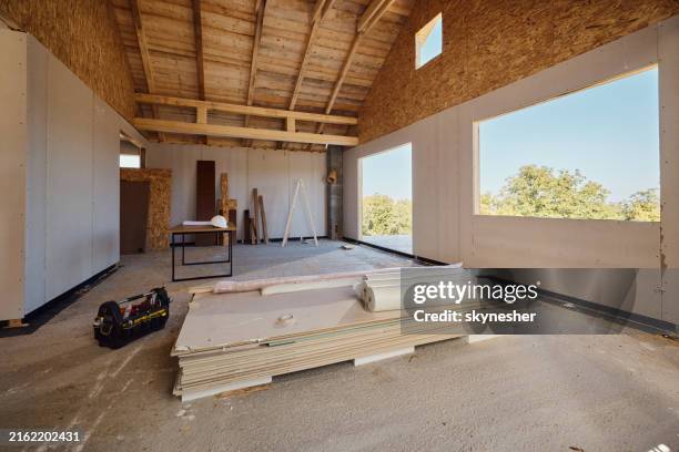 house under construction! - herbouwen stockfoto's en -beelden