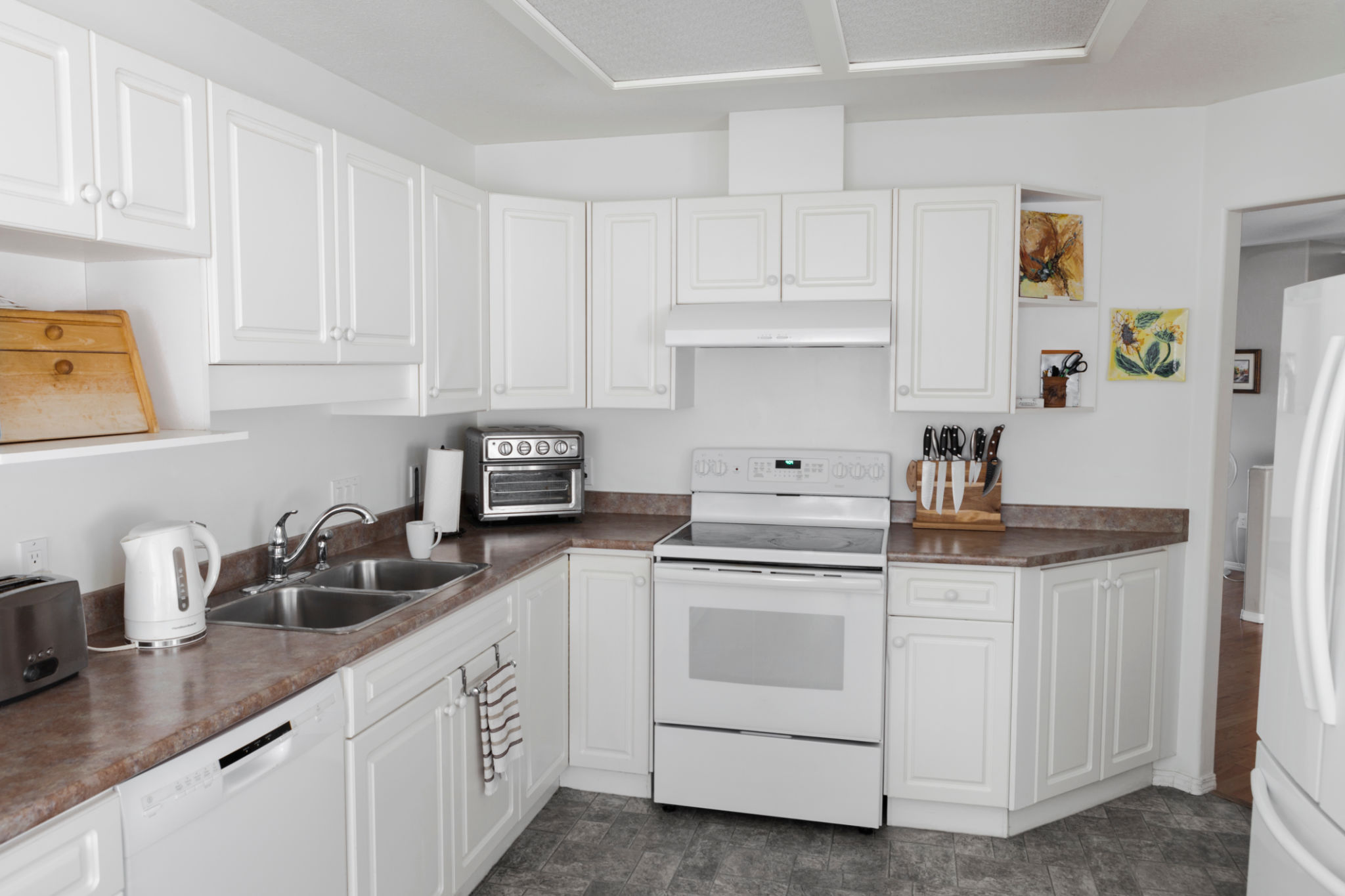 kitchen cabinet