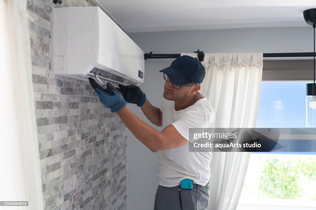 Reparatur der Klimaanlage im Innenbereich