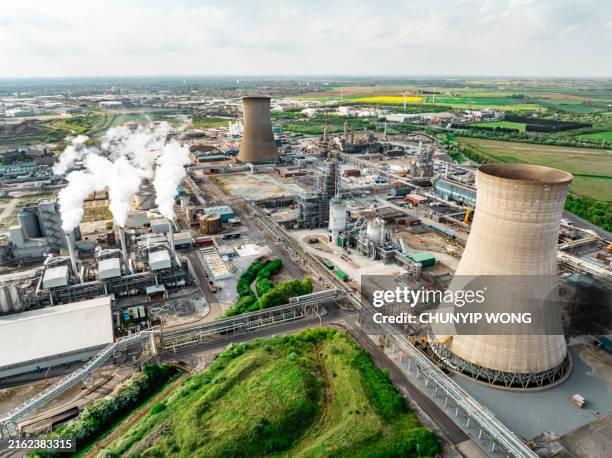 oil refinery gas chemical equipment prodiction - petrochemical plant stock pictures, royalty-free photos & images
