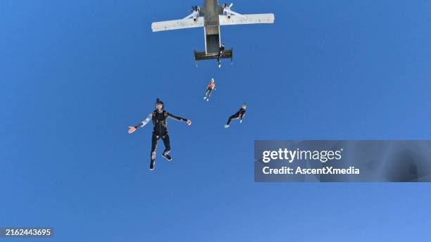 freefall jumper performs moves mid-air - skydiving stock pictures, royalty-free photos & images
