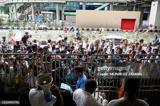 Bill Queue 8,586 Student Residents Stock Photos, High-Res Pictures, and Images ...