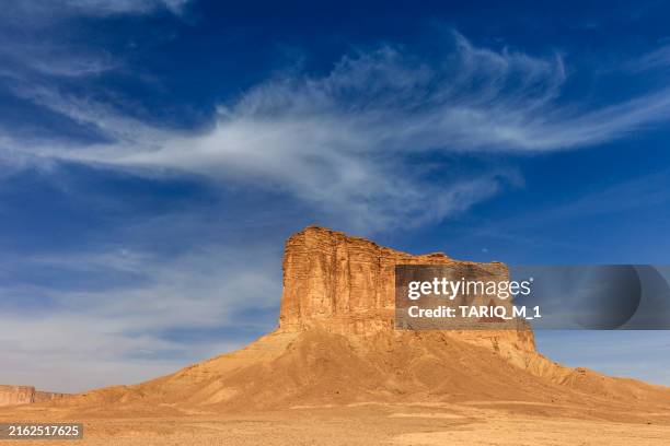 tuwaiq mountain landscape, central arabia, saudi arabia - escarpment stock pictures, royalty-free photos & images