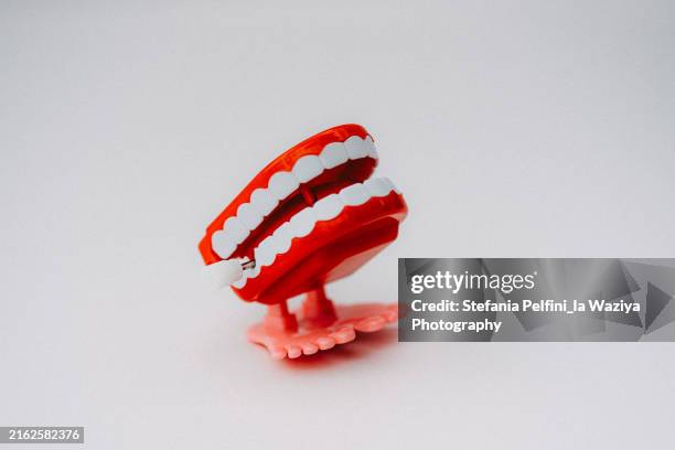 chattering teeth toy - funny toothless stock pictures, royalty-free photos & images
