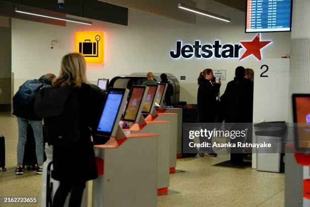 Jetstar Check In 3,648 Melbourne International Airport Stock Photos, High-Res Pictures ...