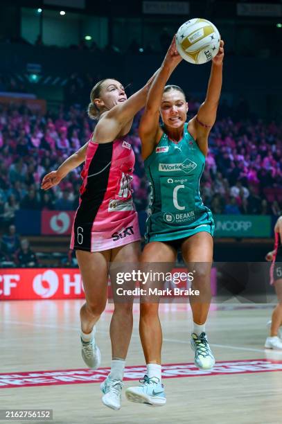 Zara Walters of the Melbourne Vixens catches the ball in front of Hannah Petty of the Thunderbirds during the Super Netball Major Semi Final match...