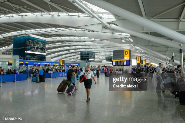 aeropuerto de londres-heathrow, terminal 5 de british airways - estación edificio de transporte fotografías e imágenes de stock