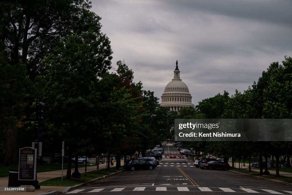National Park Service Cleans Up Graffiti Left By Anti-Netanyahu Protesters In Washington, D.C.