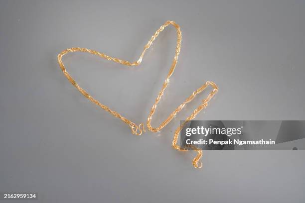gold necklace shape heart - gold chain necklace stock pictures, royalty-free photos & images