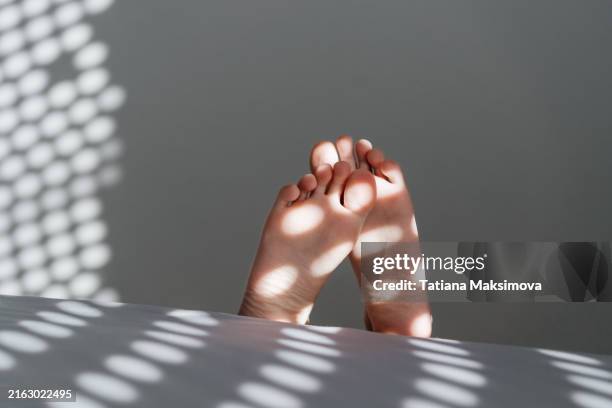 small boy has a fun at home, beautiful shadow dots on his body. - warts fotografías e imágenes de stock