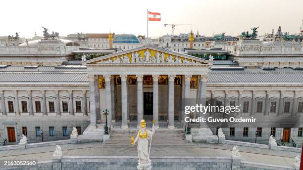 aerial view of austrian parliament building in vienna, historic austrian parliament building in spring, drone shot of austrian parliament and surroundings - austrian empire flag fotografías e imágenes de stock