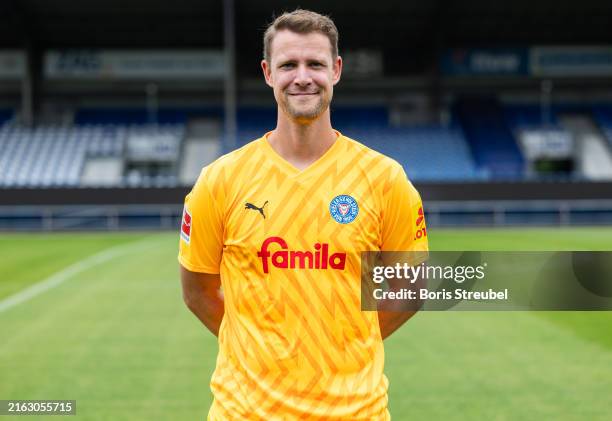 Goalkeeper Thomas Daehne of Holstein Kiel poses during the team presentation at Holstein-Stadion on July 22, 2024 in Kiel, Germany.
