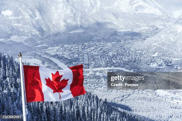 town of banff and canadian flag - bandiera del canada foto e immagini stock