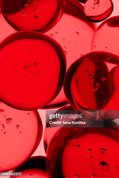 red drops, bubbles, molecules. close-up. 3d vertical pattern. healthcare and medicine. - texture maquillage photos et images de collection