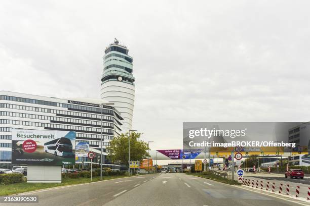 road leading to vienna schwechat airport - flughafen wien stock-fotos und bilder