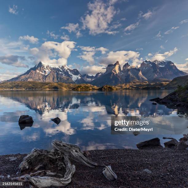 torres del paine, chile - torres del paine nationalpark stock-fotos und bilder