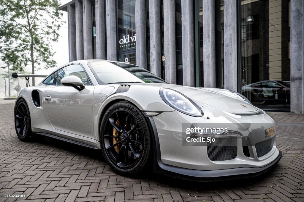 Porsche 911 GT3 RS sports car