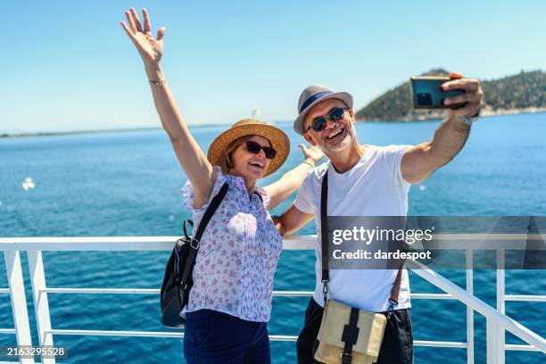 the best memories are made on the ship - barco de cruzeiro imagens e fotografias de stock