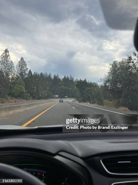 driving in the rain - car point of view stock pictures, royalty-free photos & images