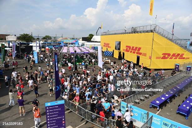Autograph Queue 1,339 Swedish American Line Stock Photos, High-Res Pictures, and Images ...
